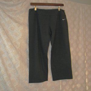 Nike The Athletic Dept. Women's Workout Capris Leggings Extra Large Grey / Gray